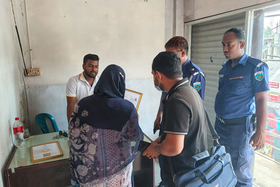 সারিয়াকান্দিতে ভ্রাম্যমাণ আদালতের অভিযান, অনুমোদনহীন ট্রাভেলসকে জরিমানা