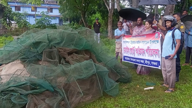 শ্রীপুরে প্রায় ৫ লক্ষাধিক টাকার চায়না জাল জব্দ