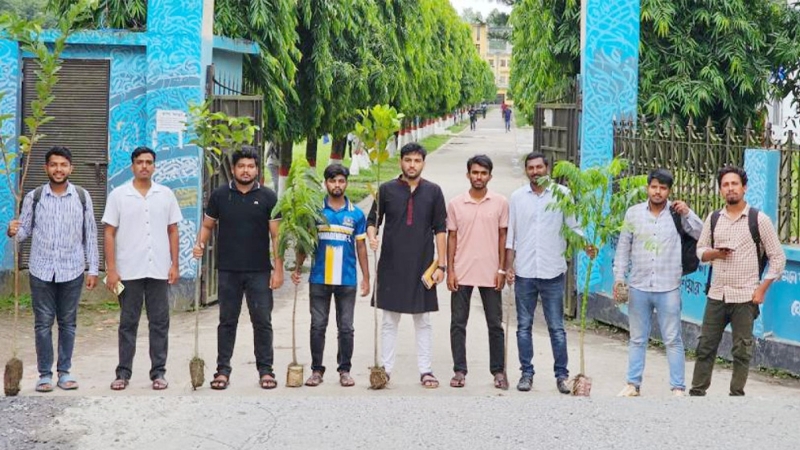 জুলাই শহীদের স্মরণে জাবিপ্রবি ছাত্রদল নেতার বৃক্ষরোপণ