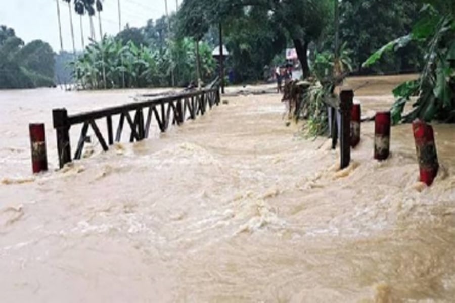 ভারি বৃষ্টি ও উজানের ঢলে বিভিন্ন নদীর পানি বৃদ্ধি পাওয়ায় দেশের কয়েকটি জেলায় বন্যার আশঙ্কা তৈরি হয়েছে। ছবি: সংগৃহীত