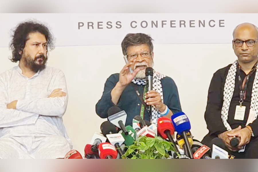 ত্রাণ বিতরণ সিম্বলিক, মূল লক্ষ্য অবরোধ ভাঙা: শহিদুল আলম