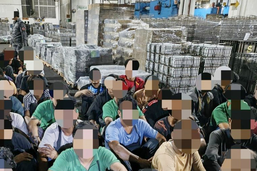 মালয়েশিয়ায় সাঁড়াশি অভিযানে ৭২ বাংলাদেশিসহ আটক ৪০২