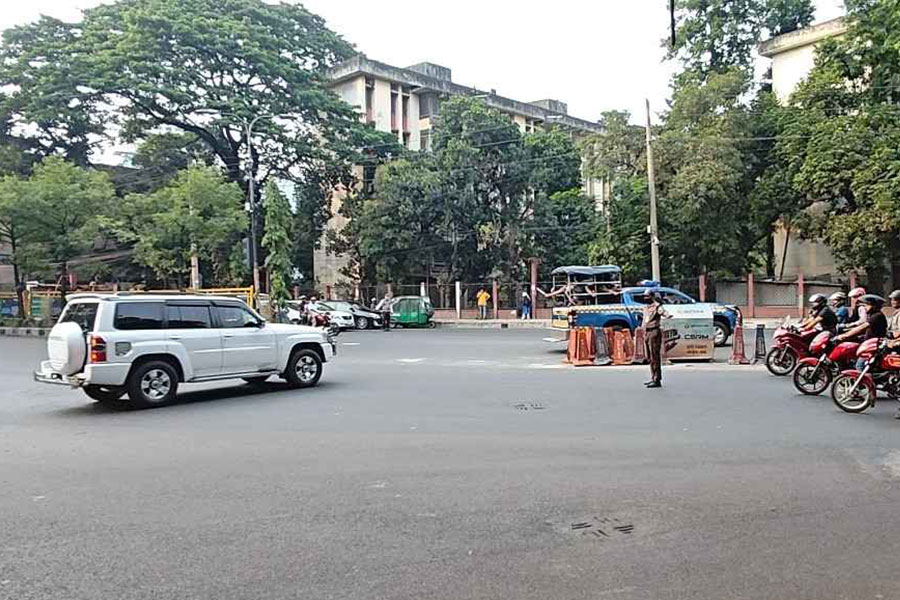 আইন ভাঙলেন ডিএমপি কমিশনার