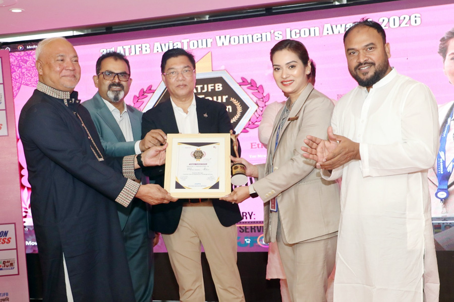 এটিজেএফবি এভিয়েট্যুর উইমেন্স আইকন অ্যাওয়ার্ড পেলেন ১০ নারী