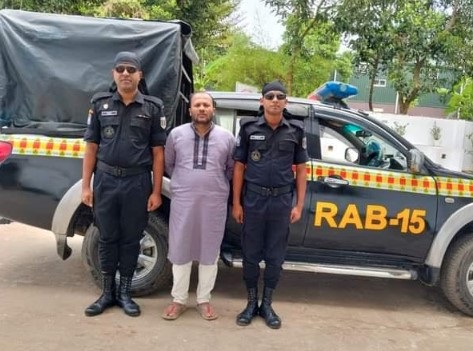 চৌফলদন্ডীর ৪৪ মামলার আসামি জিয়া অস্ত্রসহ গ্রেপ্তার
