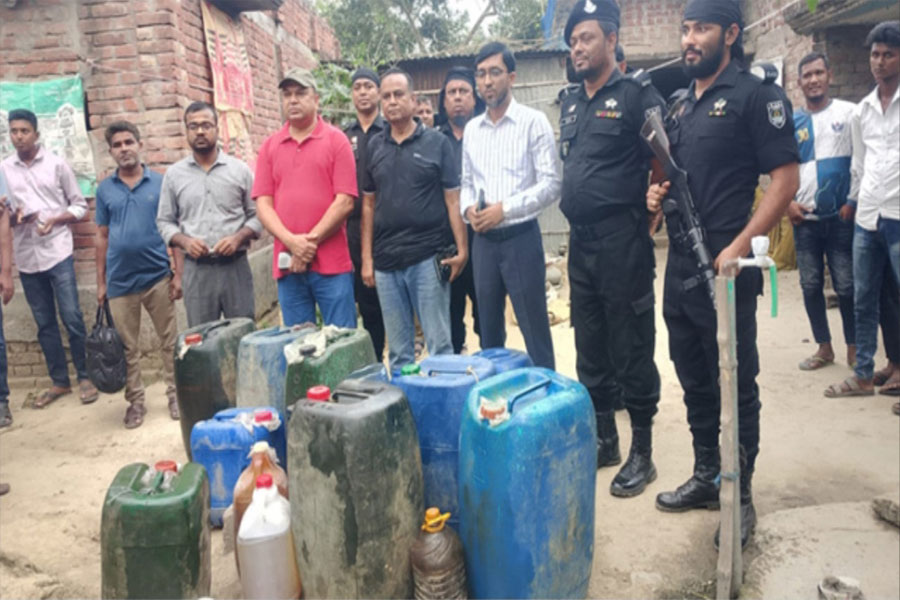 রাজশাহীতে গোপন অভিযান, জব্দ ৫৭২ লিটার অবৈধ জ্বালানি