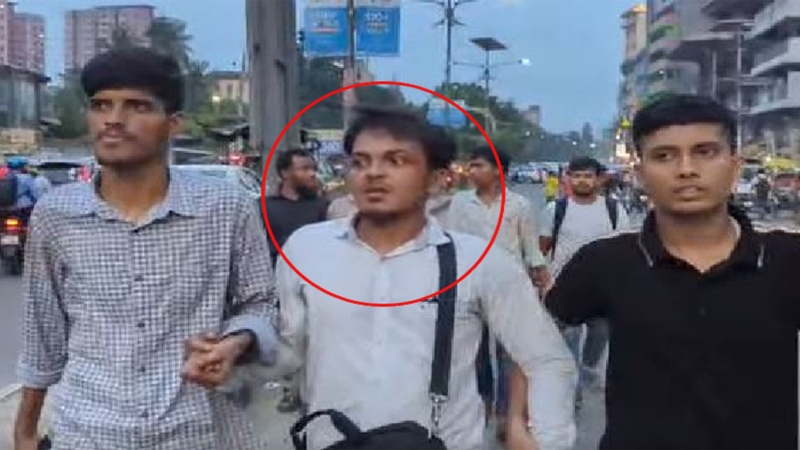 ছাত্রলীগ কর্মীকে ধরে পুলিশে দিল ছাত্রদল নেতারা