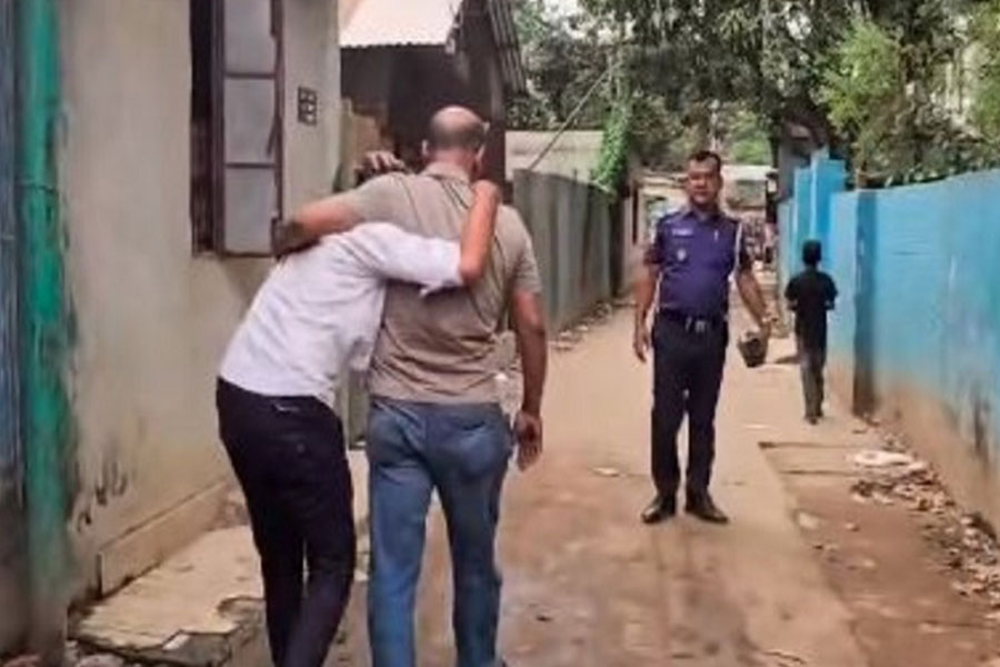 সাভারে হামলার শিকার দুই সাংবাদিক, বিচারের দাবি সংগঠনগুলোর