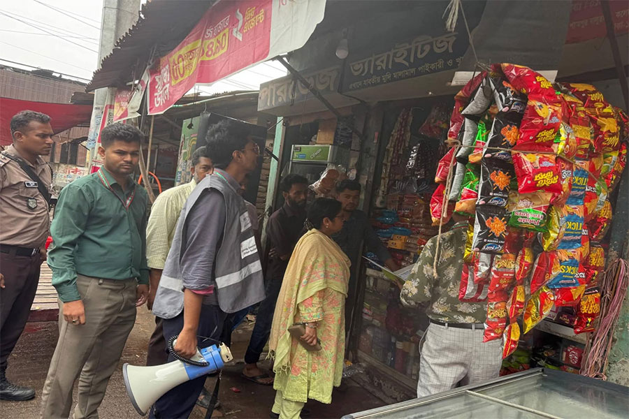 ডিএসসিসির বিশেষ ক্রোক অভিযান, দিনে ২৬ লাখের বেশি কর আদায়