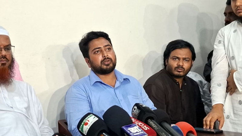 চরমোনাই দরবারে নাহিদ ইসলাম