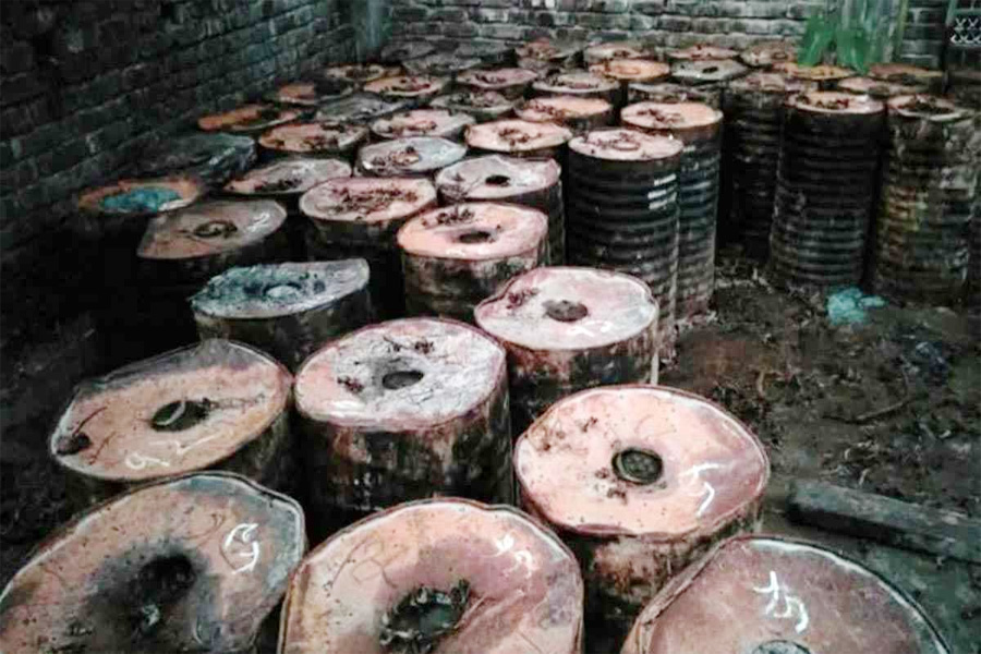 জিয়ানগরে পরিত্যক্ত বাড়ি থেকে ৭৫ ব্যারেল বিটুমিন উদ্ধার