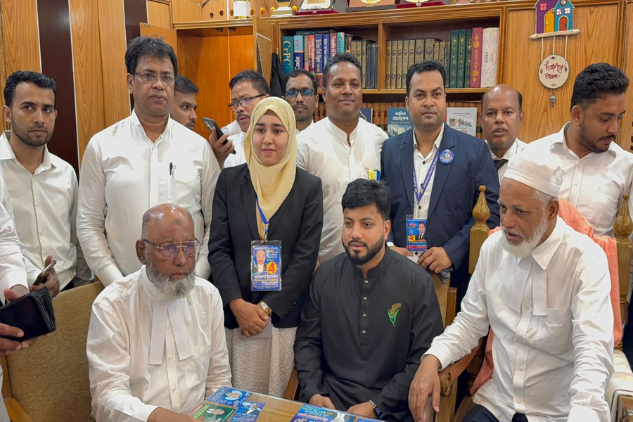 আইনের শাসন ও গণতন্ত্র প্রতিষ্ঠায় আইনজীবীদের ঐক্য জরুরি : ইশরাক হোসেন