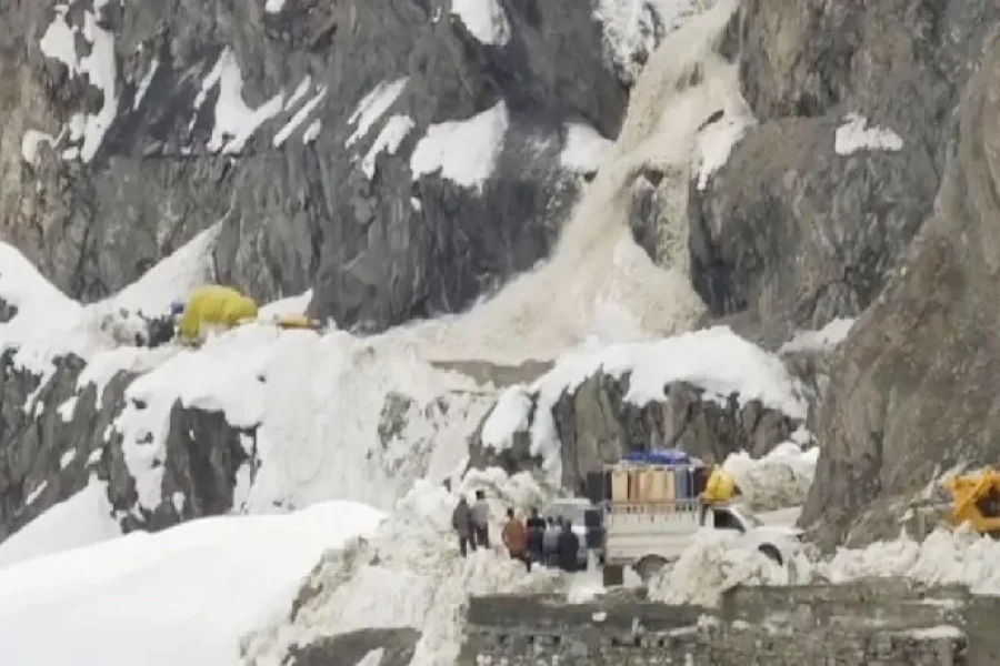 জম্মু-কাশ্মির জোজিলা পাশে ভয়াবহ তুষারধস: নিহত ৭, আহত ৫