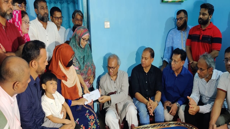 শহীদ মুত্তাকিনের পরিবারের খোঁজ নিলেন তারেক রহমান