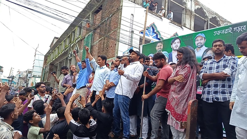 দুলাভাই, দুলাভাই’ স্লোগানে মুখর বরগুনার এনসিপি মঞ্চ