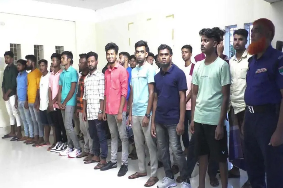 ঈদের দিন দেশে ফিরেছেন ৩৬ বাংলাদেশি যুবক