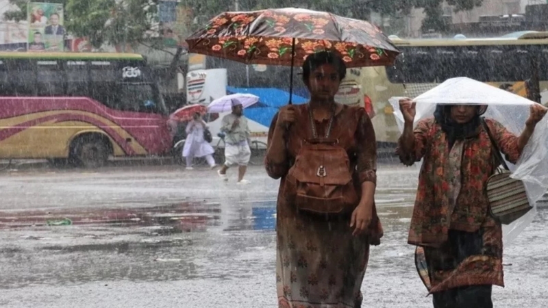 ঢাকায় দিনভর বৃষ্টির সম্ভাবনা, কমবে তাপমাত্রা