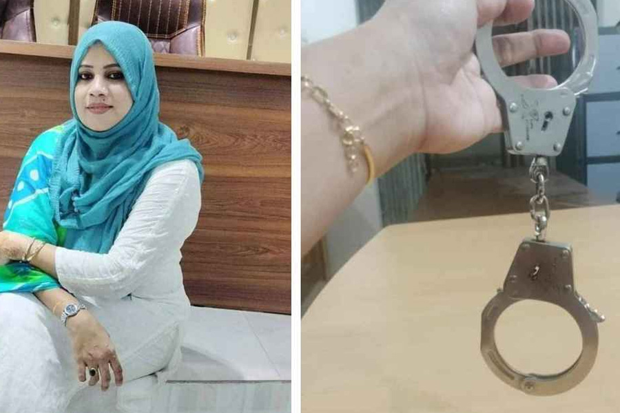 থানায় হ্যান্ডকাপ হাতে ছবি, ভাইরাল আ.লীগ নেত্রী