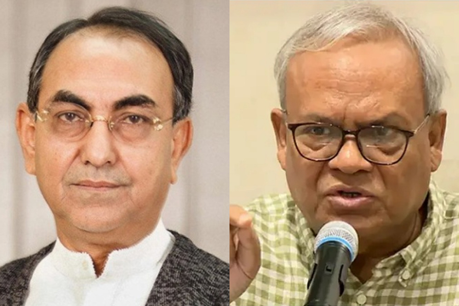 গুলিবিদ্ধ হাদিকে দেখতে হাসপাতালে যাচ্ছেন মির্জা আব্বাস ও রিজভী