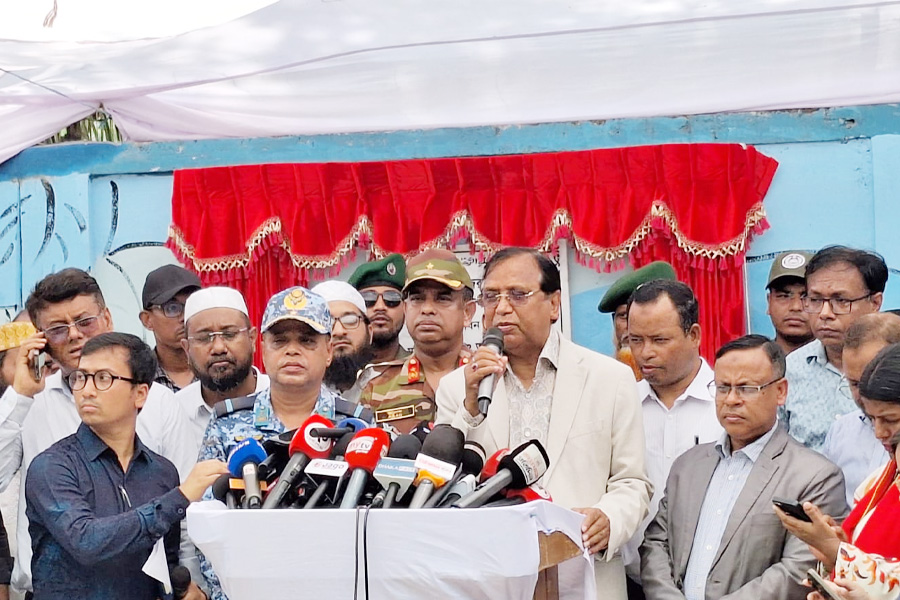 ফুটপাতে ব্যবসা করতে হলে সিটি করপোরেশনের অনুমতি লাগবে