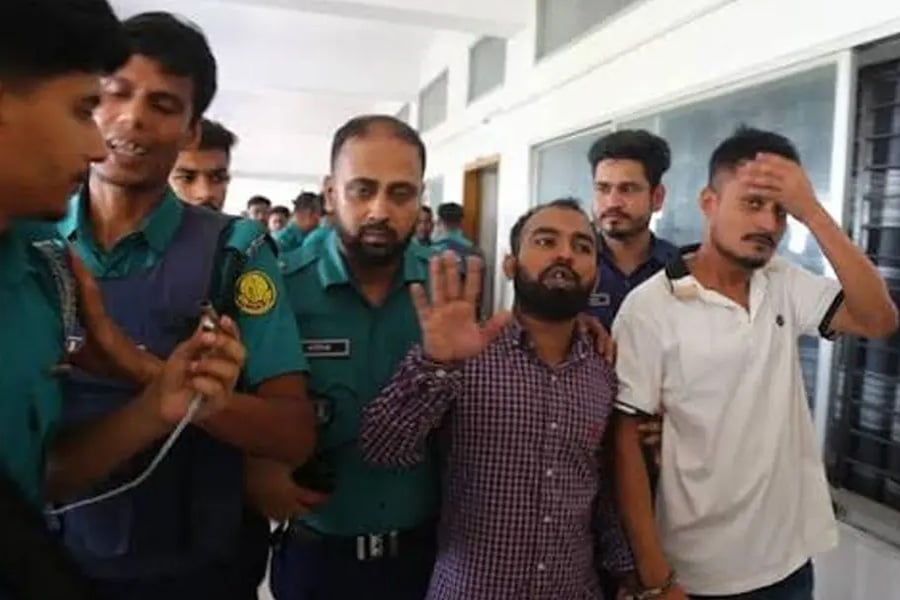 আবু সাঈদ হত্যা মামলার দণ্ডিত আসামিদের আদালতে আনা হচ্ছে। ছবি: সংগৃহীত
