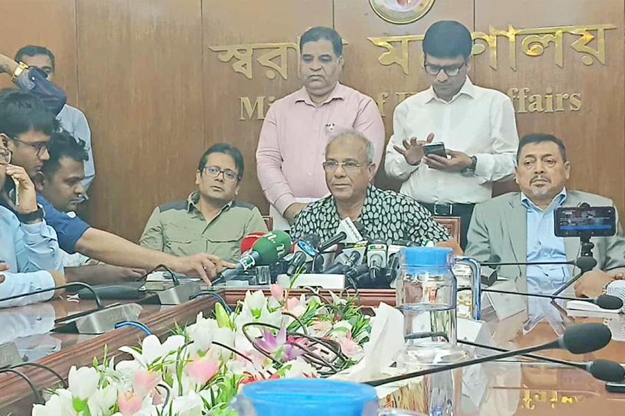 নেতাকর্মীদের অবৈধ সুবিধা দিলেই পুলিশের বিরুদ্ধে ব্যবস্থা