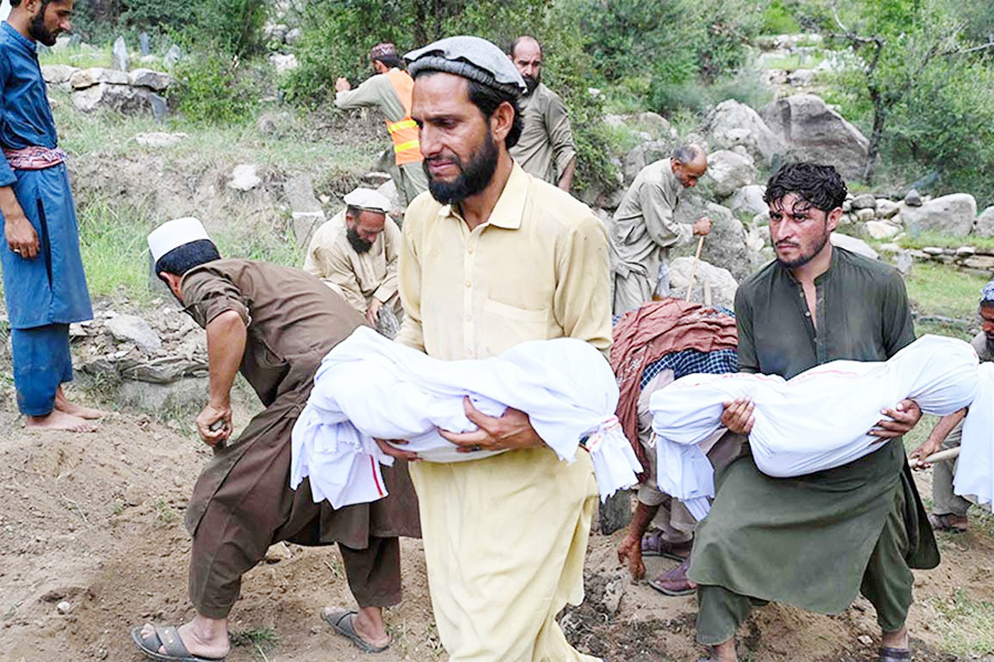 আফগানিস্তানে ভূমিকম্পে মৃতের সংখ্যা বেড়ে ৯শ’