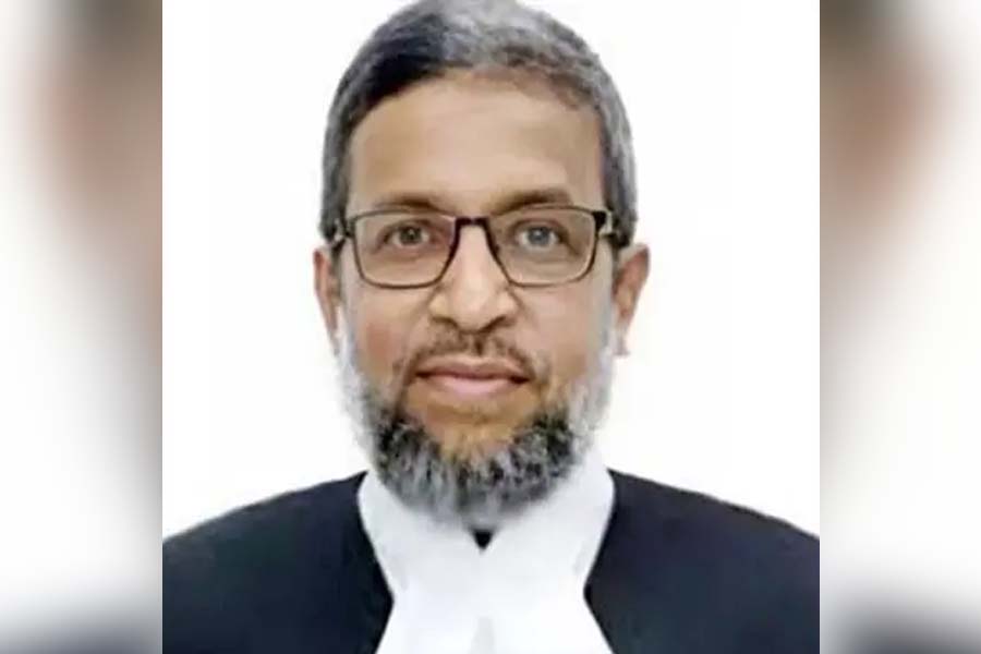 খালেদা জিয়াকে ৫ বছর সাজা দেওয়া বিচারপতির পদত্যাগ
