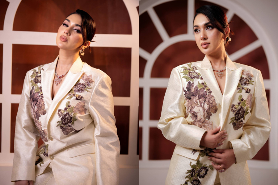 ওয়েস্টার্ন-ফিউশন লুকে ঝলমলে অপু বিশ্বাস