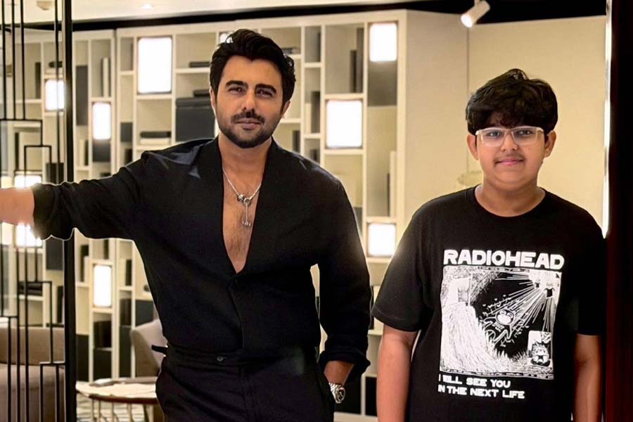 অভিনেতা জিয়াউল ফারুক অপূর্ব ও তার ছেলে