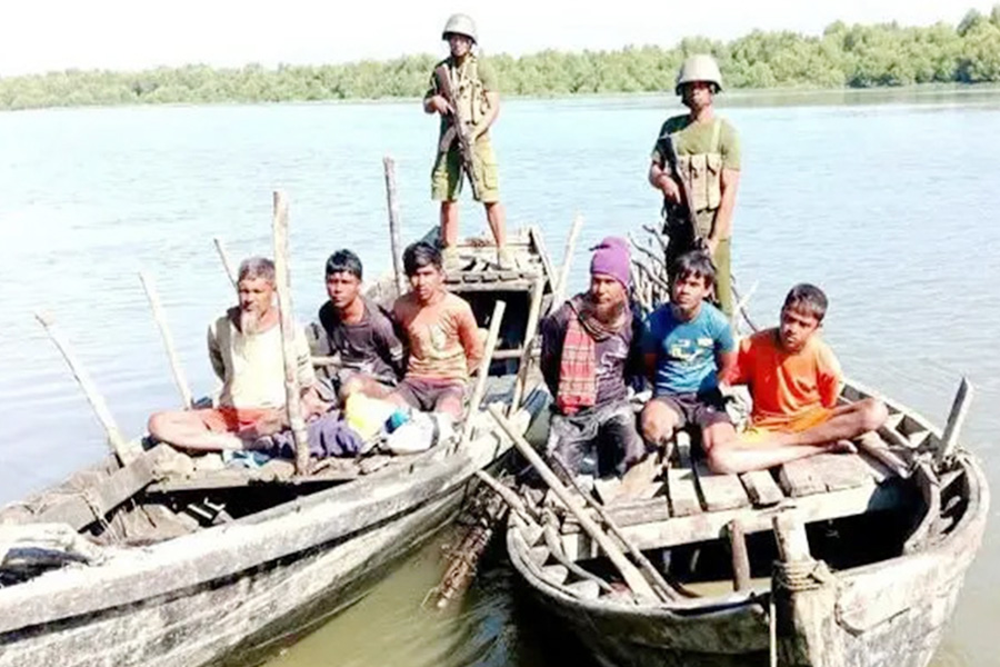 আরাকান আর্মির হাতে টেকনাফের ৬ জেলে আটক