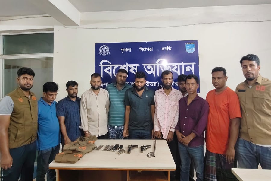 আশুলিয়ায় আন্তঃজেলা ডাকাতচক্রের ৯ সদস্য গ্রেপ্তার, উদ্ধার ডাকাতির সরঞ্জাম। ছবি: ভিওডি বাংলা