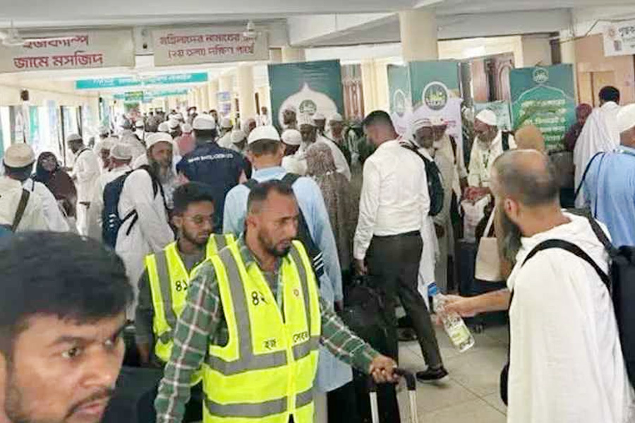 ধর্মপ্রাণ হজযাত্রীদের পদচারণায় মুখর আশকোনা হজক্যাম্প