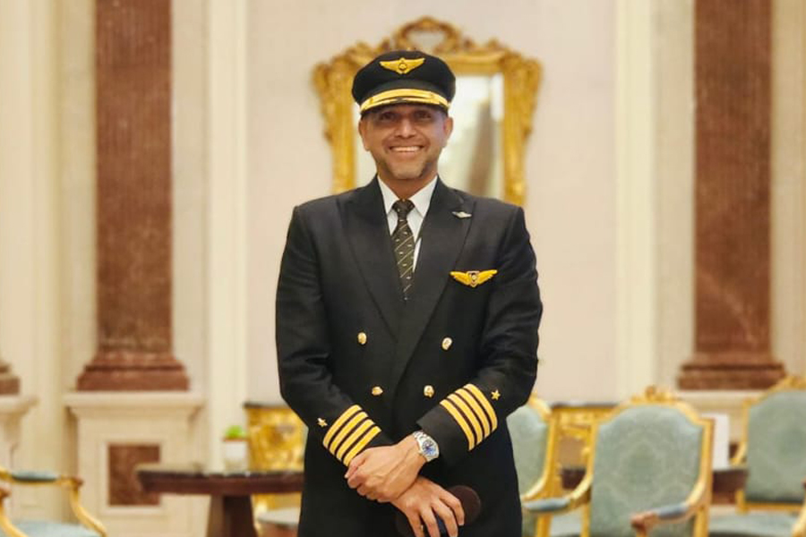 তারেক রহমানকে বহনকারি বিমানের পাইলট কুড়িগ্রামের আসিফ ইকবাল