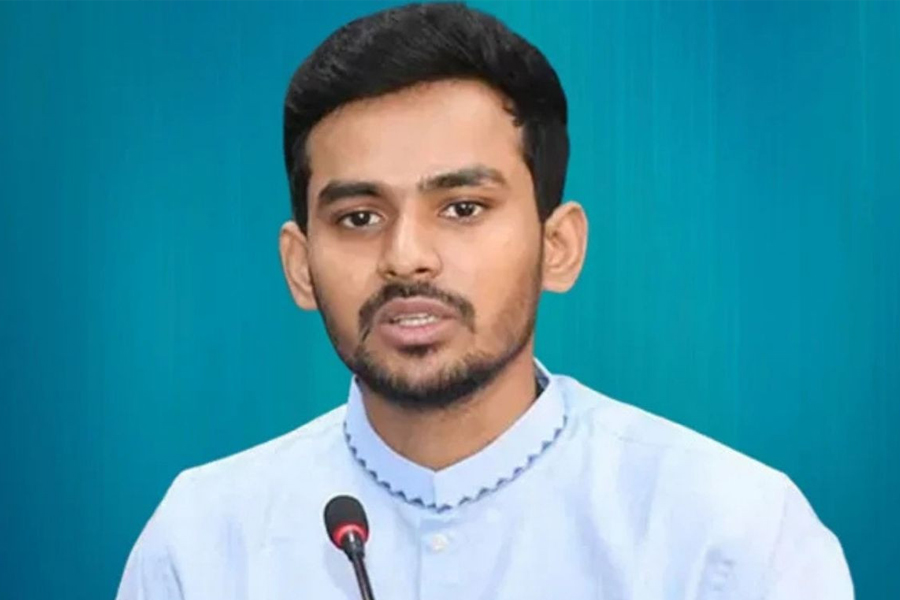 “মজলুম থেকে জালিম হইয়েন না”— যুব উপদেষ্টার বার্তা