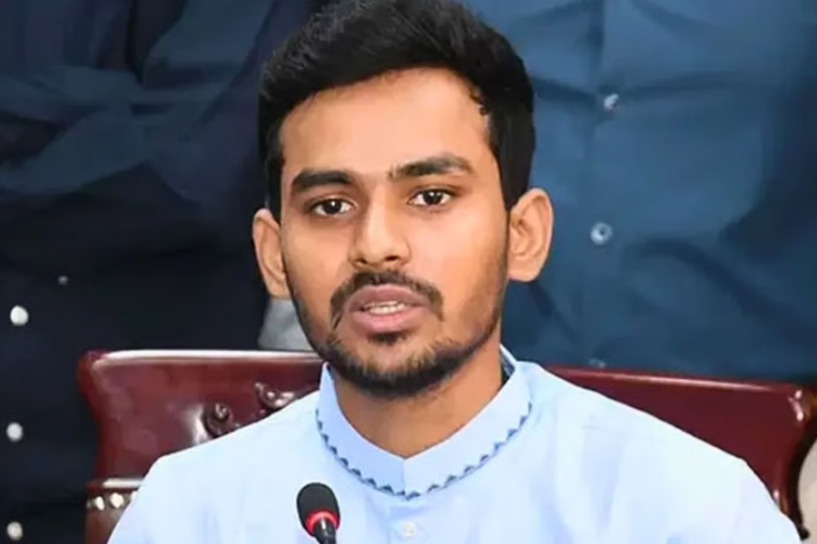 বুধবার উপদেষ্টা আসিফ মাহমুদের জরুরি সংবাদ সম্মেলন