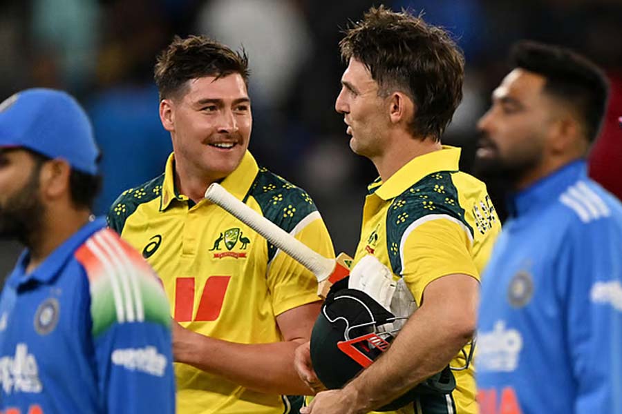 ভারতকে উড়িয়ে দিল অস্ট্রেলিয়া