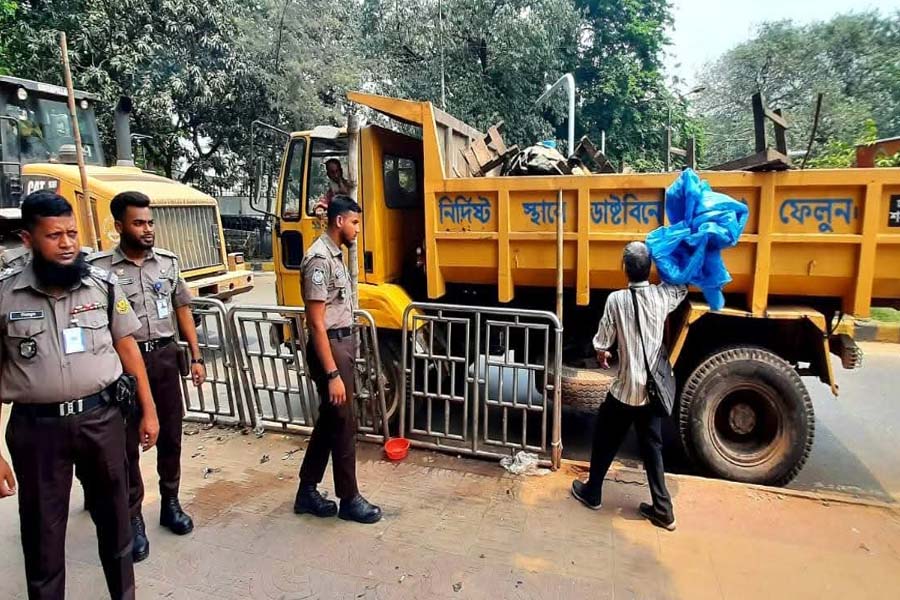 কাকরাইল–সচিবালয় এলাকায় ডিএসসিসির অভিযানে উচ্ছেদ অবৈধ স্থাপনা