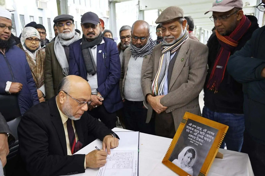 বাকৃবিতে খালেদা জিয়ার স্মরণে শোক বই