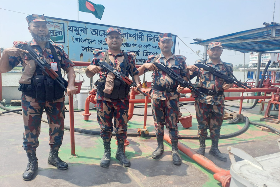 জ্বালানি তেলের ১৯ ডিপোতে বিজিবি মোতায়েন