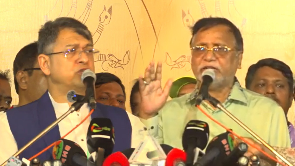শারদীয় দুর্গাপূঁজা উপলক্ষে ঢাকেশ্বরী মন্দির পূঁজা মন্ডপ পরিদর্শনে বিএনপি
