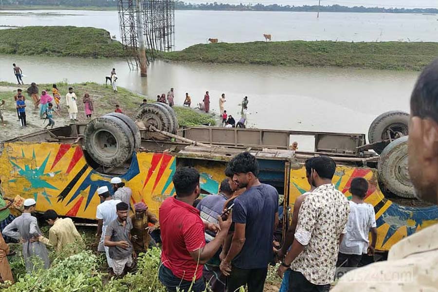 ব্রাহ্মণবাড়িয়ায় বাস খাদে, নিহত ৪