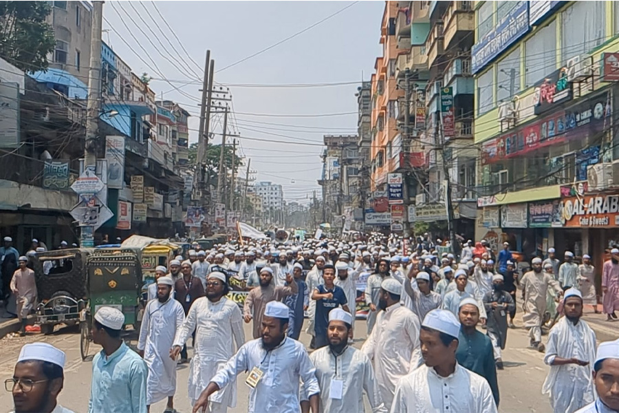 পশ্চিমবঙ্গে মুসলিম নির্যাতন বন্ধের দাবিতে হেফাজতের প্রতিবাদ মিছিল