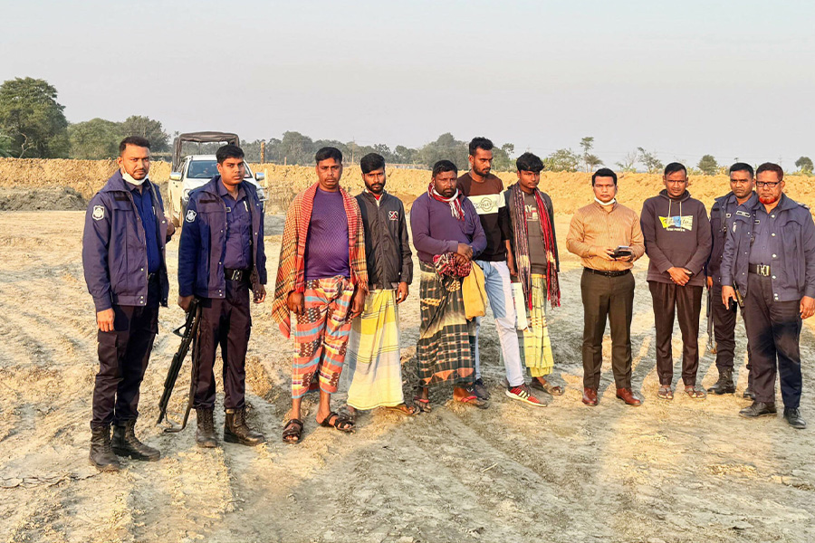 কৃষি জমিতে জামায়াত নেতার পুকুর খনন, পাঁচ শ্রমিকের কারাদণ্ড