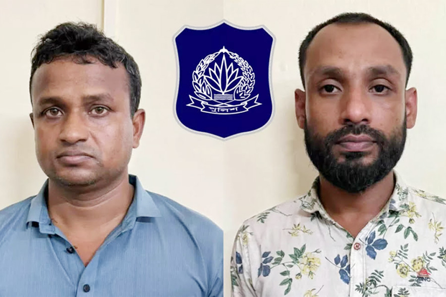 বগুড়ায় ৩শ’ ইয়াবাসহ ২ পুলিশ আটক
