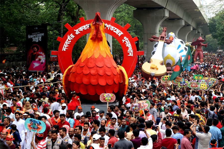 বৈশাখী শোভাযাত্রায় প্রাণের উচ্ছ্বাস, সাম্প্রদায়িকতা রুখে দেওয়ার শপথ