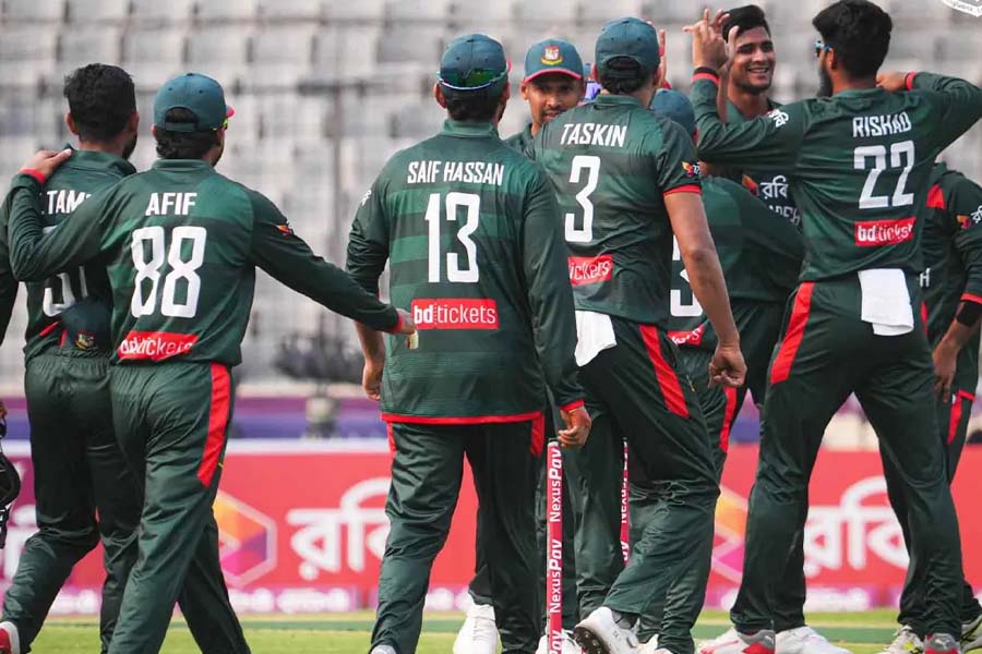 দাপুটে পারফরম্যান্সে জয় দিয়ে প্রত্যাবর্তন