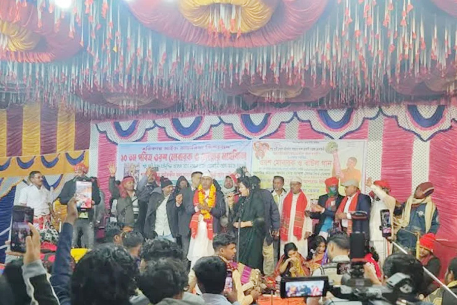 পূর্বহরিপুরে আধ্যাত্মিক বাউল গানের আসরে দর্শক মুগ্ধ