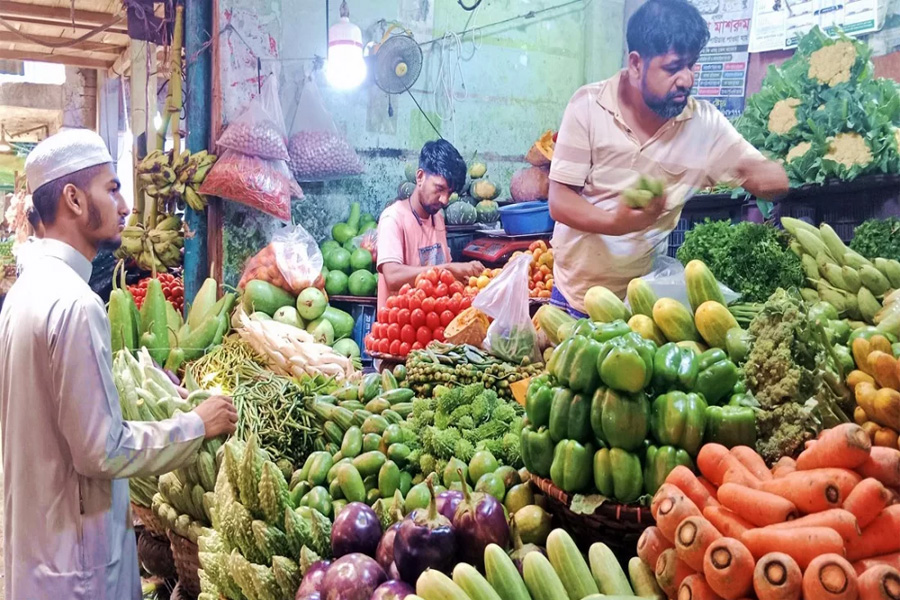 সবজির দামে আগুন, চাপে নিম্নআয়ের মানুষ