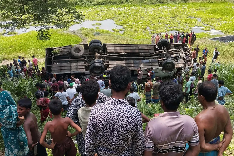 ভাঙ্গায় যাত্রীবাহী বাস খাদে, বহু হতাহতের শঙ্কা